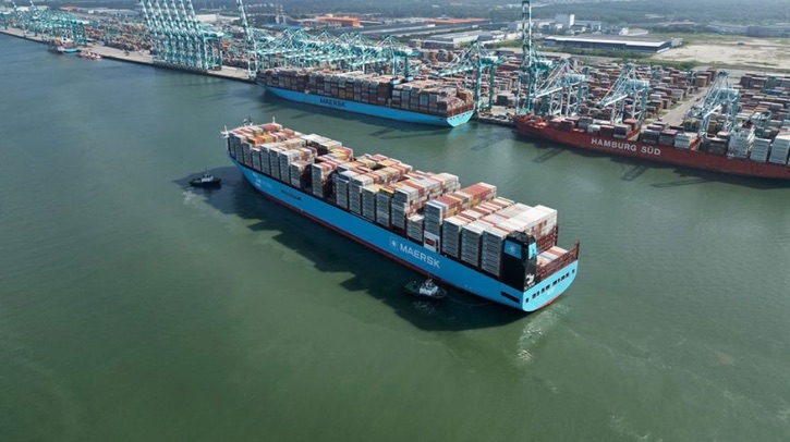 Maersk will sign off new building orders and time-charter contracts for 800,000 TEU methanol and liquified gas dual-fuel vessels – as part of its fleet renewal program initiated in 2021 to order around 160,000 TEU per year.