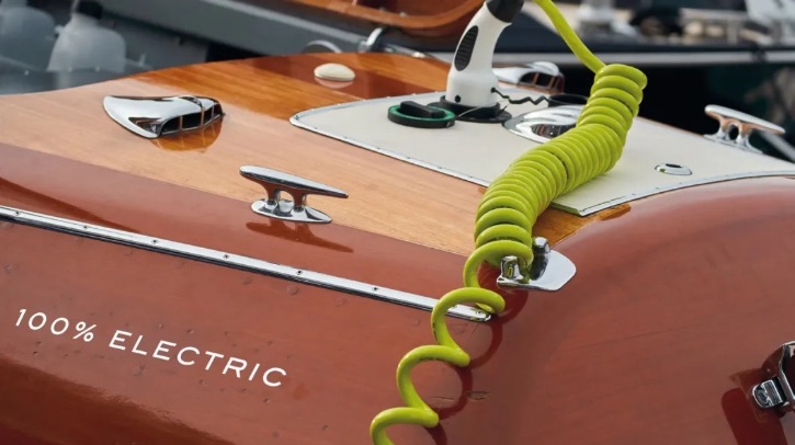 For the industry’s early adopters of electrification, the initial lump sum investment has often been a hurdle. Potential e-sailers may be incentivized by the option to purchase an electric boat with a pay-as-you-go battery lease plan.