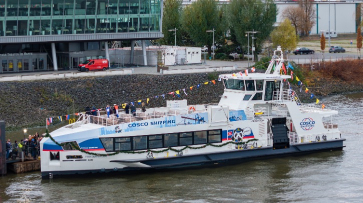Hadag’s green-energy hybrid passenger ferry has been christened “Finkenwerder” and put into operation.