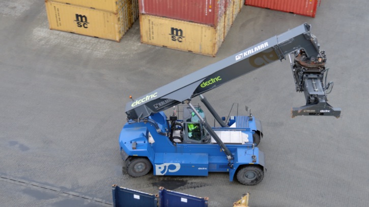 Kalmar has delivered four Kalmar electric reachstackers to Norwegian port operator Westport, as part of their ongoing collaboration to advance sustainable port operations.