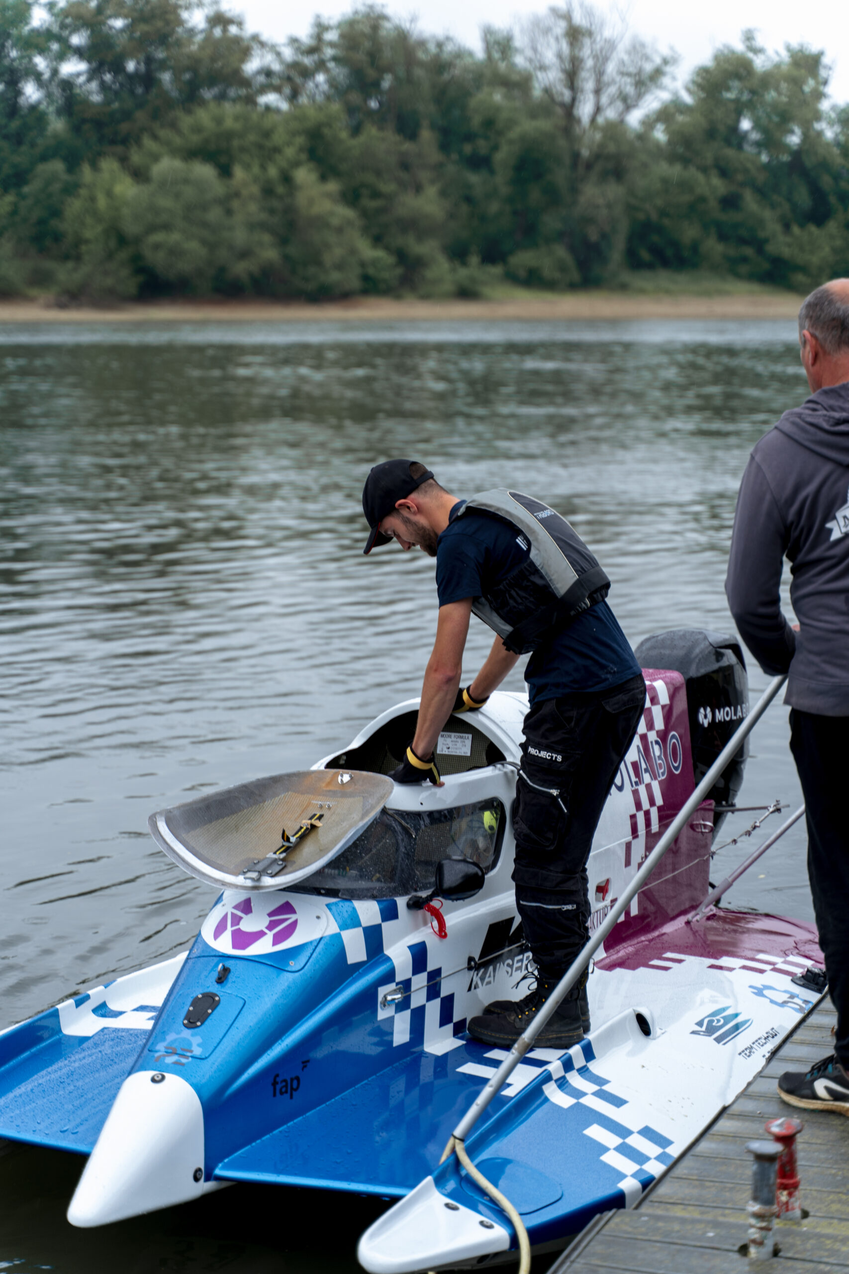Electric Formula 4 boat hits the water