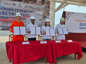 Singapore’s first fully electric tug launches.