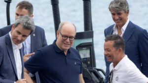 Prince Albert II of Monaco (center) learned about the Frauscher x Porsche 850 Fantom electric sports boat from Stefan Frauscher, managing director of Frauscher Bootswerft.