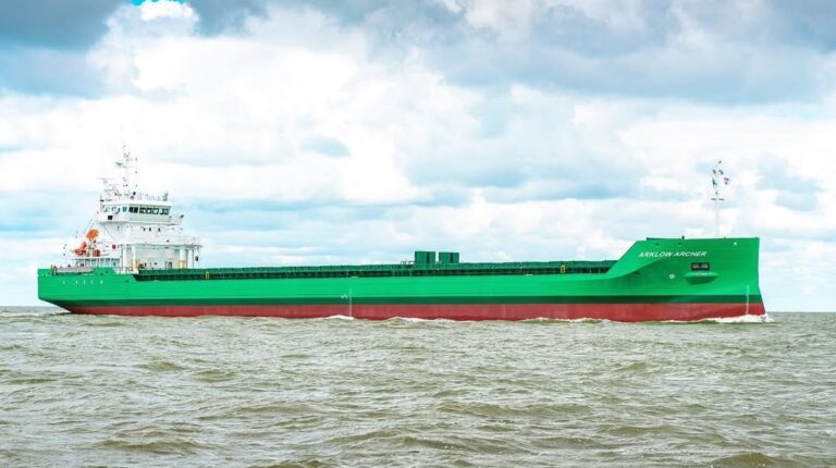 The Arklow Archer cargo vessel, with a green and red-brown livery