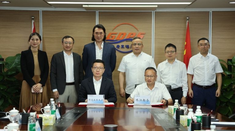 Wah Kwong NatPower and CKS sign MoU to advance maritime electrification.