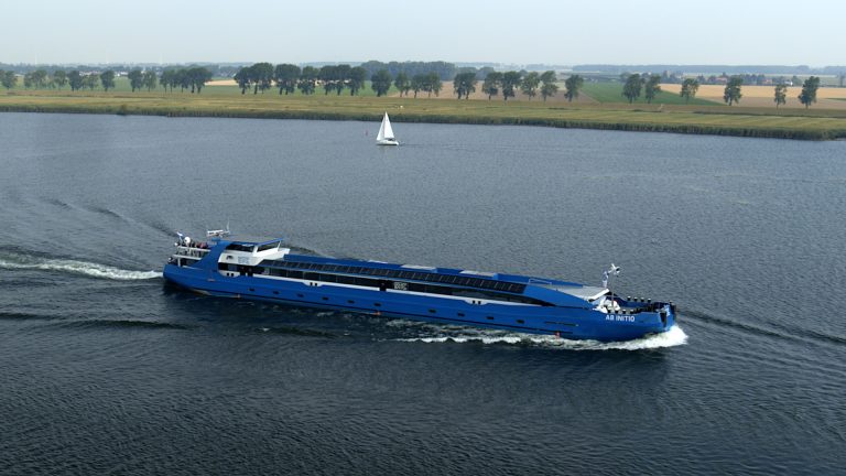 EU-funded AIMPERES project to cut emissions from existing fleets using AI A small inland waterway vessel sails across the water.